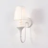 Настенные светильники Скандинавский светодиодный светильник для комнаты Гостиная Спальня Кованое железо Белая прикроватная лампа Простая ткань