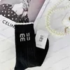 Herrensocken Damen Damen Baumwollsocken 1 Paar Luxus Brief Designer Atmungsaktive Röhre Süße Socke T240122