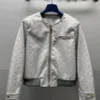 Veste de créateur pour femmes, manteau en cuir léger de luxe haut de gamme, marque tendance, printemps cool, gris argenté, motif de lettre complète, matériel en relief, fermeture éclair, haut minimaliste