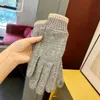 Masowe dzianiny Solidne rękawiczki projektanci dla mężczyzn damskich rękawicy na ekran dotykowy zimowy luksusowy smartfon pięć palców rękawicy