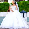 Plus Size Aso Ebi Vestidos de Noiva para Noiva Sheer Neck Mangas Compridas Vestidos de Baile Princesa Vestido de Noiva Pérolas Frisadas Vestido de Casamento para Mulheres Negras Africanas Casamento D119