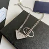 Pendanthalsband Sier Plated Copper Designer Triangle Charm Fashion Womens Romantic Birthday Present Halsband med låda av hög kvalitet