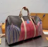 Designer quente dufflemen mulheres moda bolsa de viagem grande capacidade bolsa clássico impresso revestido lona couro bolsa de viagem bolsa de embarque