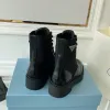 2024 Designer Plaque Schnürstiefeletten für Damen, schwarzes Leder, Kampfstiefel, flacher Absatz, Winterstiefel, hochwertige und Plateau-Damenschuhe, Freizeitstiefel für Kraftfahrzeuge