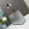 2024 NOVO ESTILO DE HAPAGEM DE BACA DE COMPENHO DE COMPRAR Niki de alta qualidade para mulheres Luxurys Bolsa WeekEnder Cross Body Leather Bolsa Moda embreagem Bolsas em relevo preto