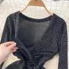 Casual Dresses European and American For Women 2024 Spring Sexig Deep V-ringen Slim Mid-Längd Bright Silk Retro Wrap kjol