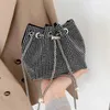 Heuptassen Foufurieux Dames Zomer Keten Emmer Tas 2024 Koreaanse Versie High-End Girly Vouw Heldere Diamant Messenger VROUWEN