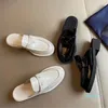 Дизайнерские женские тапочки Черно-коричневые белые тапочки больших размеров Классические универсальные повседневные кожаные туфли на платформе со шнуровкой