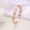 Moda jóias luxo amor prata 18k banhado a ouro zircônia cúbica parafuso pulseiras de aço inoxidável femme feminino