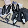 Designer canal de luxe classique Chelsea chaussures en cuir mocassins plats chaussures serrure décoration dames robe chaussure femmes Zapato sandale
