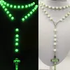 Hanger Kettingen 8MM Lichtgevende Christelijke Katholieke Kruis Rozenkrans Ketting Gloeiende Licht In Donker Kralen Voor Mannen Vrouwen Christia E9S2