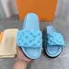 Travesseiro de piscina de conforto plano slide branca designer rosa sapato mulher homem sandália tazz chinelão de verão sandale dhgate borracha lã de couro lança sliders de praia