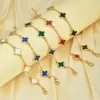Gioielli di moda trifoglio nuovo braccialetto a quattro foglie Bracciale femminile Edizione coreana Minimalista in più colori Buona fortuna Bracciale versatile a quattro foglie