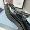 2024 Designer Comfort Monolit szczotkowane skórzane kobiety mokasyny Buty Casual Triangle Patent Oxford Chunky Sneakers Luksusowa kobieta klasyczne matowe trenerzy na świeżym powietrzu