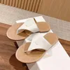 Designer paris chinelos planos em relevo palmilha de couro genuíno sandálias dedos abertos sapatos de luxo para mulheres férias casual praia mule clássicos flip flops slide