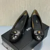 Mulheres de luxo designer clássico dupla letra mocassins marca francesa moda diamante treliça preto vestido sapatos scarpe sola grossa pele carneiro sapato formal sapatos casuais