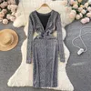 Casual Dresses European and American For Women 2024 Spring Sexig Deep V-ringen Slim Mid-Längd Bright Silk Retro Wrap kjol