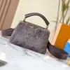 Handväskor Designer Bag Högkvalitativ kort mjuk päls axelpåsar designers kvinna mode crossbody väska lyx mink päls 22668