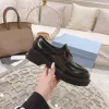 2024 Designer Comfort Monolit szczotkowane skórzane kobiety mokasyny Buty Casual Triangle Patent Oxford Chunky Sneakers Luksusowa kobieta klasyczne matowe trenerzy na świeżym powietrzu