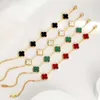 Trifoglio di gioielli di design Bracciale alla moda in acciaio al titanio con quadrifoglio a doppia faccia placcato con oro 18 carati cinque fiori portafortuna Fritillaria accessorio f