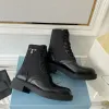 2024 Designer Plaque Schnürstiefeletten für Damen, schwarzes Leder, Kampfstiefel, flacher Absatz, Winterstiefel, hochwertige und Plateau-Damenschuhe, Freizeitstiefel für Kraftfahrzeuge