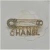 Pines Broches Mujeres Diseñador Broche Marca Carta 18K Chapado en oro Inlay Crystal Rhinestone Joyería Hombres Broche Charm Pearl Broche DHDVS