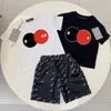 Tasarımcı Bebek Çocuk Tshirts Şort Setleri Toddler T Shirts Erkek Kızlar Giyim Set Giysileri Yaz Beyaz Siyah Lüks Takip Gençlik Sporcu 2-10 Yıllık L4TQ#