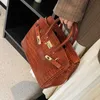 Bkin Birdking Дизайнерская сумка-тоут Усовершенствованная сумка из кожи аллигатора для женщин Весенняя пряжка с узором личи 25 см Ручная женская сумка на одно плечо 08XX