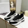 Lyx full diamant designer casual skor till salu fårskinn låga toppar lägenheter skor kvinnor kristna bröllopssko sneakers med dammväska toppkvalitet silver rosa