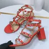 Sandaler Kvinnor Famous Brand Sandals Anklep Wrap Buckle Strap Front Toe Null Shoes With Gold Studded Microfiber Leather 6cm Pumpar 43J240122