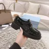 2024 Designer Comfort Monolit szczotkowane skórzane kobiety mokasyny Buty Casual Triangle Patent Oxford Chunky Sneakers Luksusowa kobieta klasyczne matowe trenerzy na świeżym powietrzu