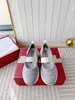 2024 principios de primavera nuevas zapatillas de deporte de tela con hebilla de diamante sandalias de moda para mujer talla 35-39