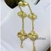 Designer Van Clover Jewelrys Four Leaf Clover Bracelet Clef Cleef Bracelets Lucky Elegant Pendant Fashion 5 Motifs Leaf Necklace Leaf Luxury Design Wedding J