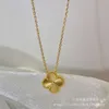 Desginer Clover Fanjia Four Leaf Grass Naszyjnik laserowy Naszyjnik Damski Lekki luksusowy mały tłum łańcuch kołnierzyka mody High Grade v Gold Grubness 18k