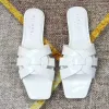 Designer skor kvinnor tofflor sommar sandaler platt sandal lyxiga flip flops klassiska patent matt läder sandaler avslappnade romerska sommarstrandskor