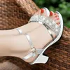Sandaler Kvinnors skor till försäljning 2024 Modern Summer Square Heel Shiny High Heels Party Dress Women