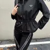 2024SS نساء سترة المصمم معطف الأزياء الخلفية المثلث العلامة Windbreaker Coat Womens محادقة بخصر