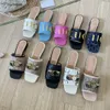 Sandal Slipper Kvinnor Luxur Designer tofflor Grunt strand Fritid inomhus av tillbehör Sommar kvinnors tofflor för damer sandaler