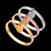 Bijoux de mode de créateur bracelet Bangle Gold plaqué en acier diamant pour femmes Bracelets à ongles Sier Bijoux de créateur classique
