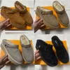 Aspen Platform Clog 1ACHW3 Designer CLOG Slippers som präglade med ikoniskt mönster Detta på trendårsstil kan bäras med eller utan backstrap -tofflan