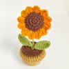 装飾的な花1PC手作りかぎ針編みヒマワリのチューリップローズニットフラワーポットフィニッシュした手編みの手編みの盆栽