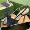 Designer-Sandalen 2024 neue Damenschuhe, hochwertige Schleife, Serpentinenleder, zweifarbiges Spleißen, Stiletto-Absätze, Rückenriemen, 8,5 cm hoher Absatz, mit Box-Mode-Sandale