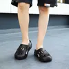 Hemskor 2023 sommar nya tofflor för mäns fritid förtjockad avtagbar innersula hålskor mode anti slip strandplattform sandaler yq240122