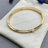 Charme de luxo designer pulseira para mulheres marca pulseira de ouro plana jóias presente de noivado de casamento