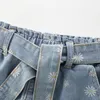 Pantaloncini Jeans da ragazza 2024 Estate Coreana Stampata in cotone elastico allentato Decorazione per cintura di design per bambini