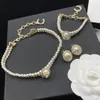 Smyckesuppsättningar pärlörhängen armband kedja halsband designer älskare halsband charm armband brev örhängen för kvinnlig gåva