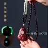 Strand rouge bois de santal mère Guanyin tête Bodhisattva pendentif collier hommes bois femmes sculpture bouddha marque cadeau pull porte-clés