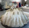 2024 Abiti Quinceanera in oro champagne Paillettes Applique Tulle Scoop Neck Increspature a strati Lunghezza del pavimento Dolce 16 Festa di compleanno Ballo di ballo Abiti da sera formale