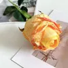 Fleurs décoratives Fleur en plastique durable Rose artificielle réaliste avec bord brûlé pour la décoration de jardin de mariage à la maison simulée mariée