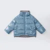 冬の綿のパッド入りジャケット新しい洗濯のないジャケット2-8トンの男の子と女の子は、両側に純粋な綿で作られた短くて暖かいジャケットを着ています240123